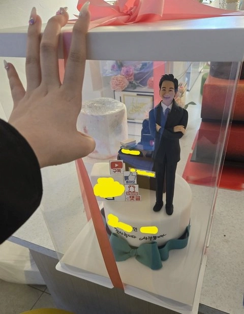 image.png 어제자 30만원짜리 주문제작 케이크 레전드 ㄷㄷㄷ...jpg