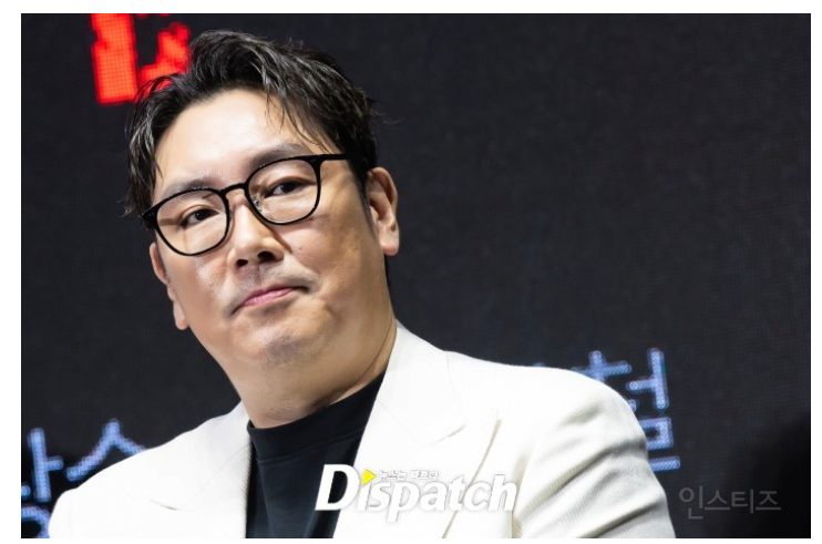 디스패치 추가보도 "조진웅, 노래 모른다고 거절하니 얼굴에 얼음을 던졌다" | 인스티즈