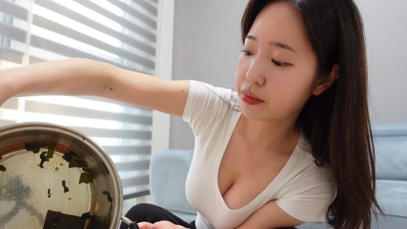 ㅇㅎ) 비키니 공개한 F컵 유튜버_5.jpg