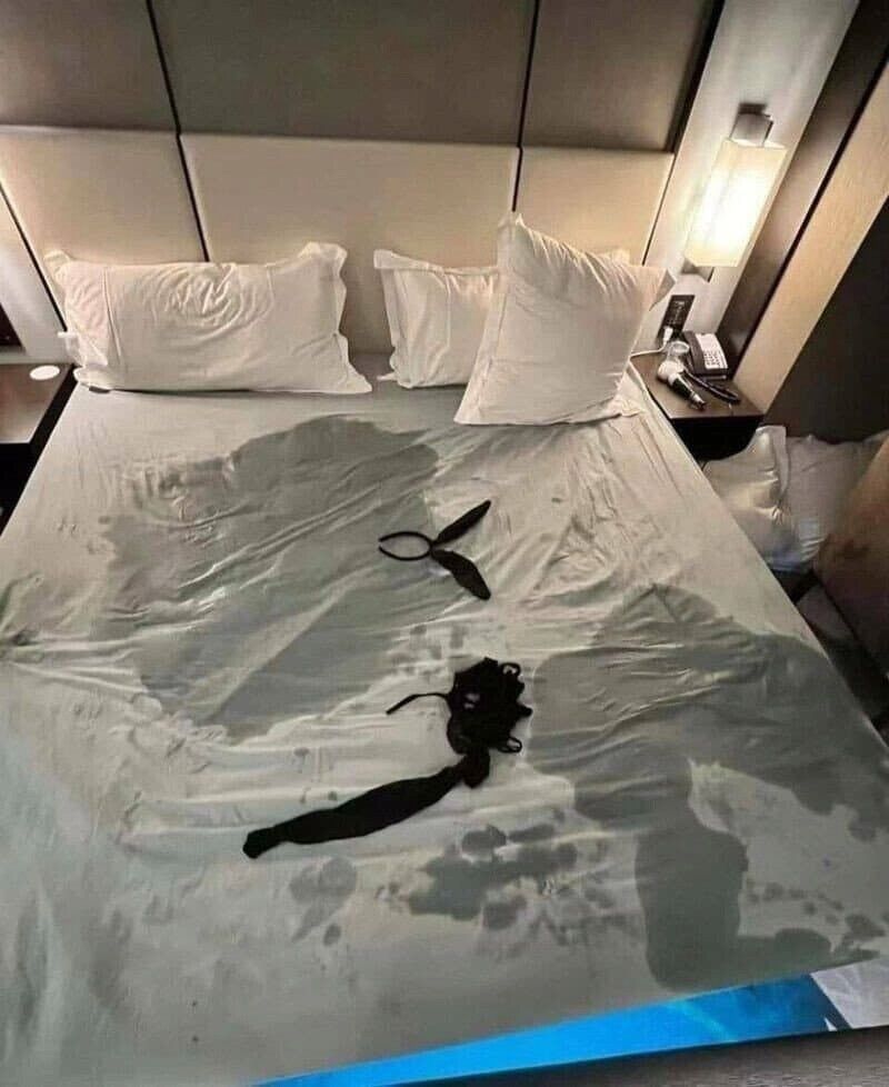 크리스마스 이후 모텔 알바생이 보게될 장면.jpg_1.png