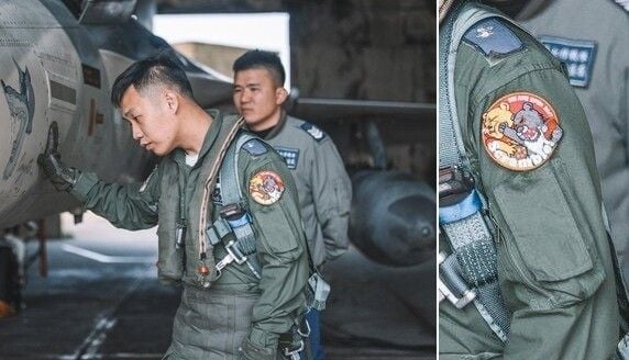 곰돌이 푸'에게 돌주먹 날리는 반달곰…대만 공군 패치 인기