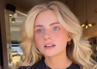 디즈니 공주 꼭 닮았잖아"…한국서 난리난 카페 알바女의 정체 : 네이트 뉴스