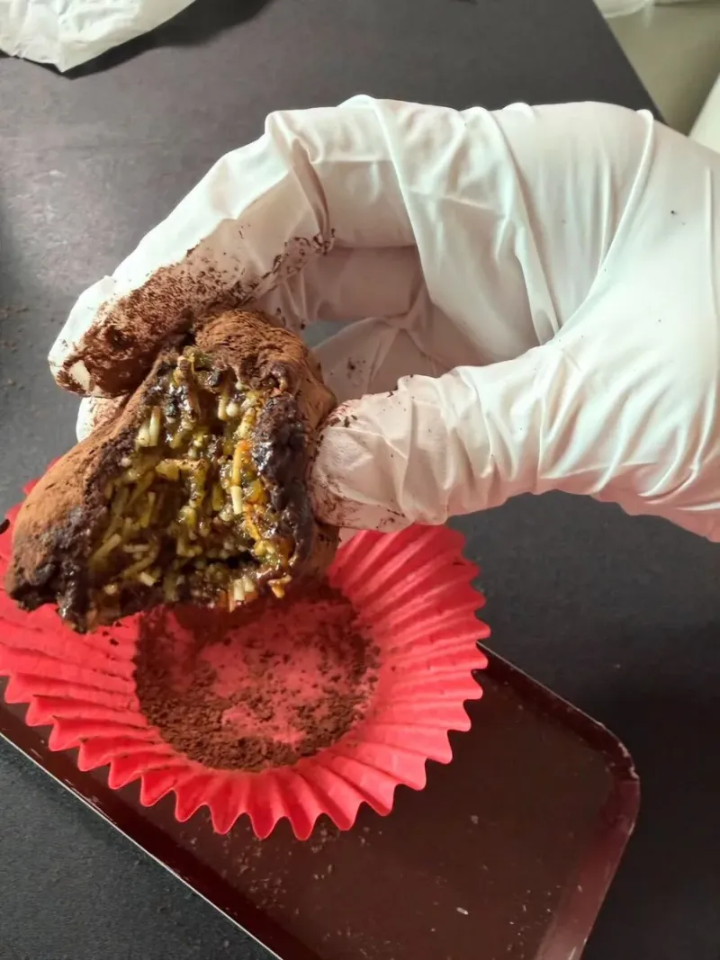 1000017443.jpg 두쫀쿠 카다이프 대신 소면 넣은 업체