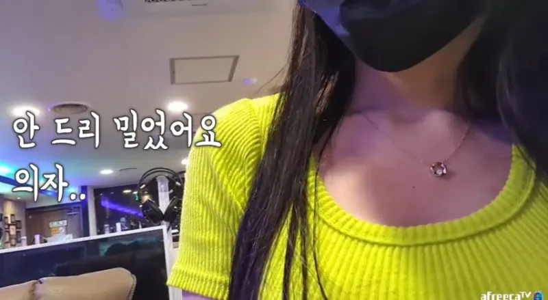 44213.jpg 라이브 중에 몰카 찍다 걸린 전과자 .jpg