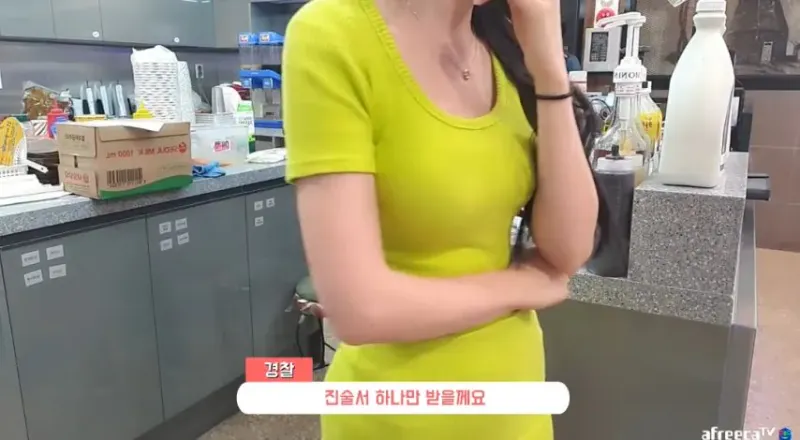 4434.jpg 라이브 중에 몰카 찍다 걸린 전과자 .jpg