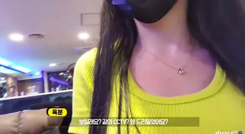 12qwe.jpg 라이브 중에 몰카 찍다 걸린 전과자 .jpg