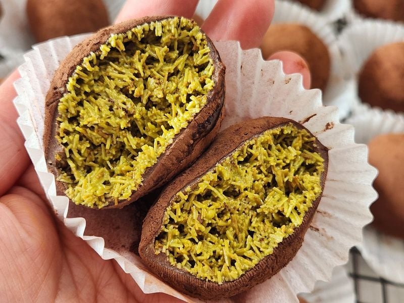 두쫀쿠. 두바이 쫀득 쿠키 유행이라니 한번 만들어 먹어봐야지 콰작콰작 쫀득쫀득 (재료비가 비싸서 더이상.. 안만들꺼 같..ㅋㅋ)