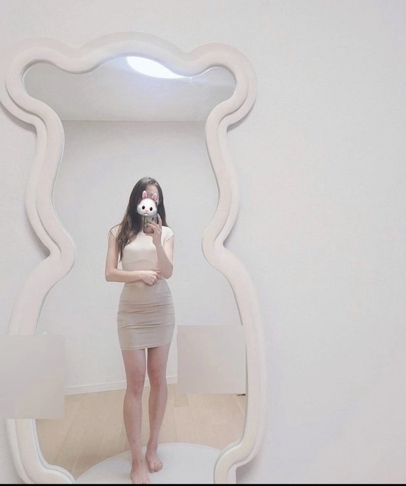 17446663848601.jpeg ㅇㅎ?)어느 유부녀의 과한 데이트 복장.jpg