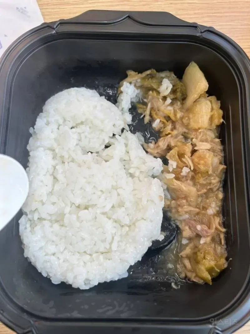 dcbest-20260127-140820-005-resize.webp 5900원 윤주모덮밥 vs 3900원 편도