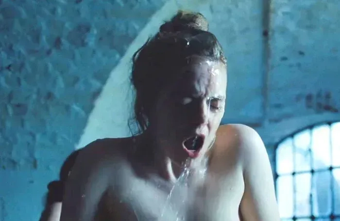 Internet_20260215_140558_2.webp 남친이 엠마 스톤을 보고 발기가 됐어요