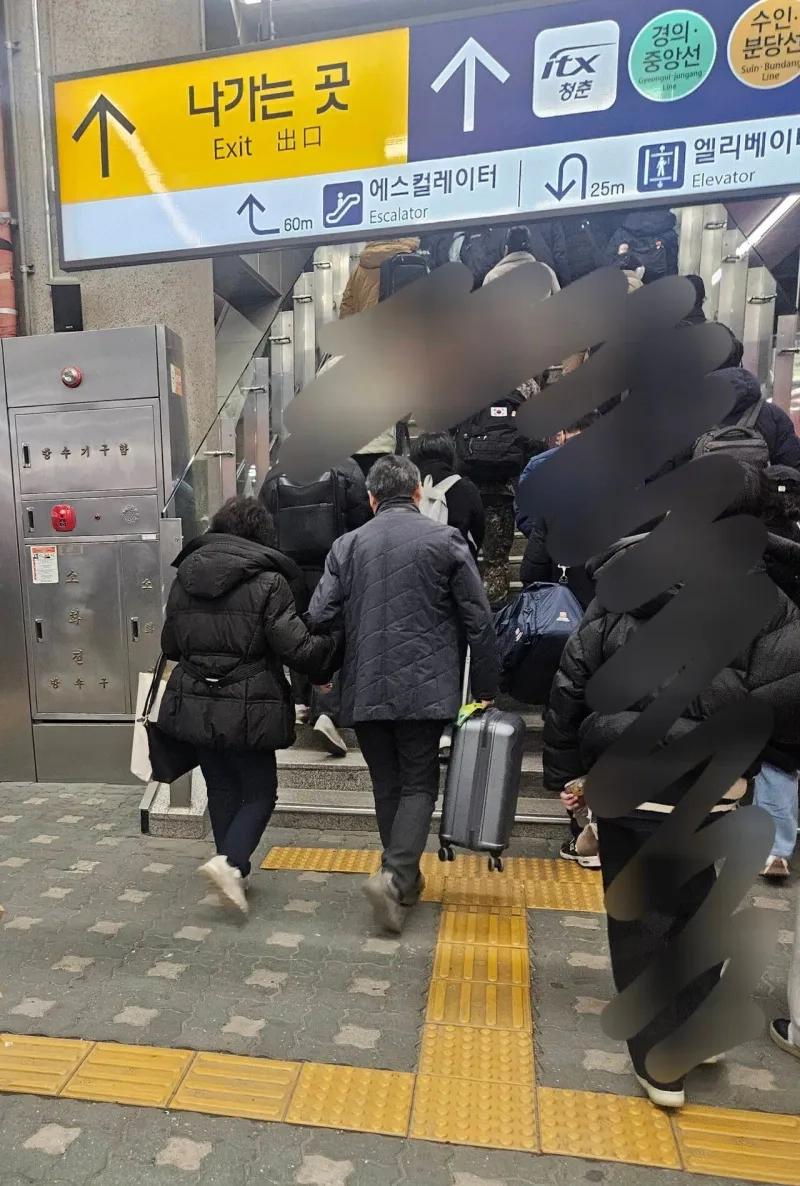 5.jpg 이번 설에 기차 입석 탄 아기엄마에게 1시간 반 자리 양보한 이야기.jpg