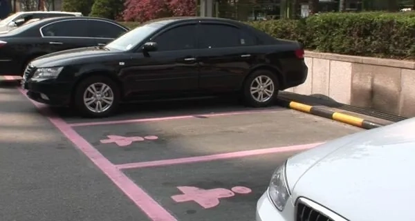 주차 이야기 5.jpg 여성주차칸에.. 남자가 써도 돼요? 여성주차칸에.. 남자가 써도 돼요?