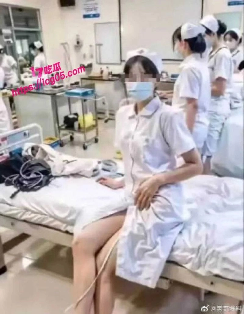 789.webp.ren.jpg 中, 50대 의사 2명과 성관계 맺은 27살 간호사 ㄷㄷㄷㄷ